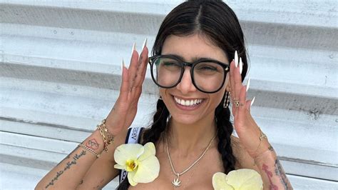 mia khalifa blowjob|Mia Khalifa Blowjob Porn Videos 